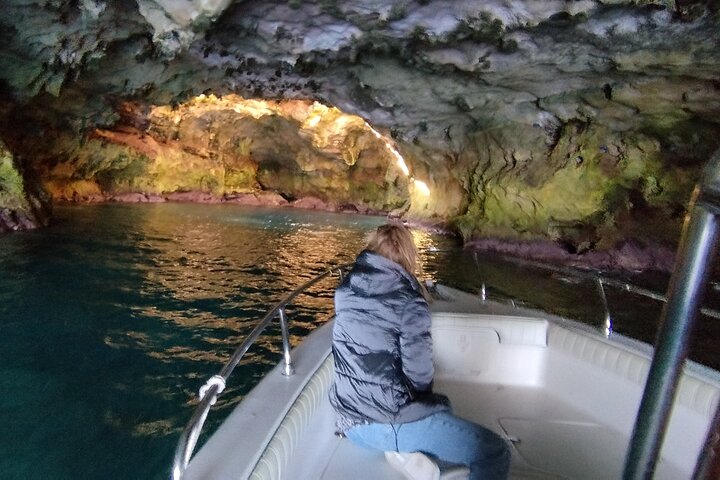 Escursione di gruppo — grotte e snorkeling